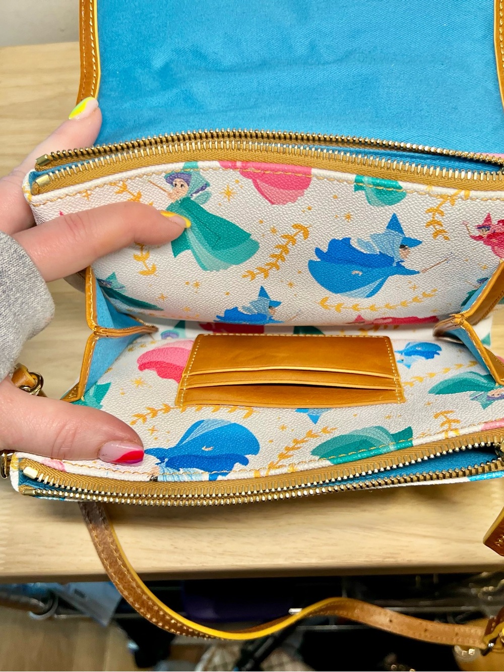 Dooney & Bourke Disney Sleeping Beauty Crossbody Purse like new w/coa - Picture 8 of 13